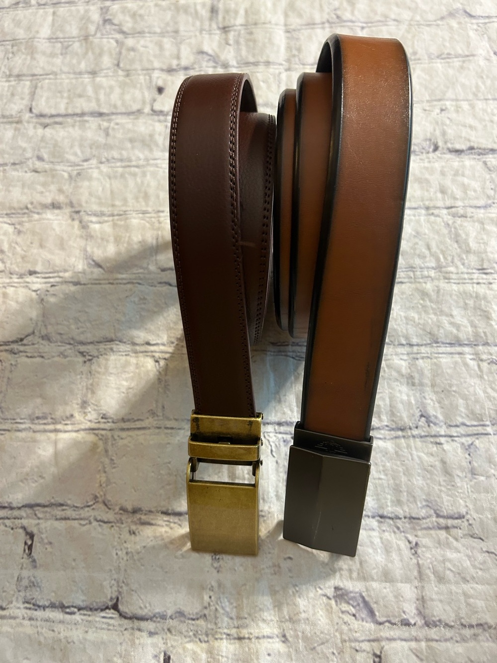 DOCKERS VEGAN LEATHER BROWN/BLACK GUNMETAL BUCKLE 42/44 & BROWN CLICK BELT 36-44